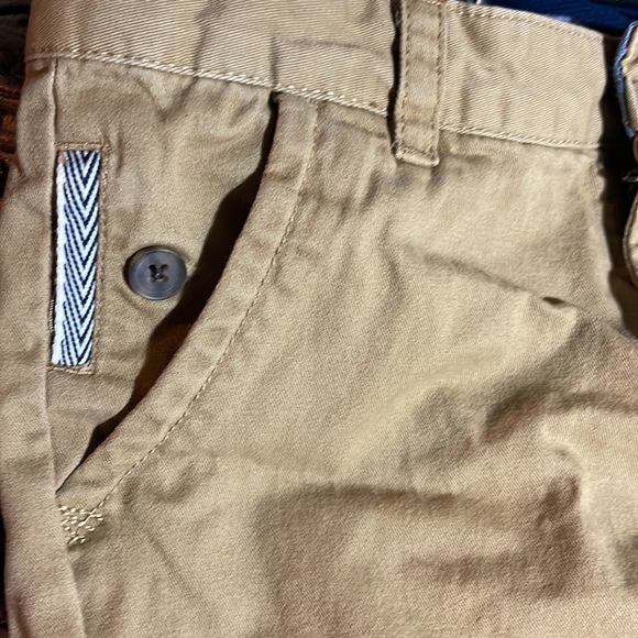 Boys size 7 Cat and Jack khaki shorts - Picture 1 of 4